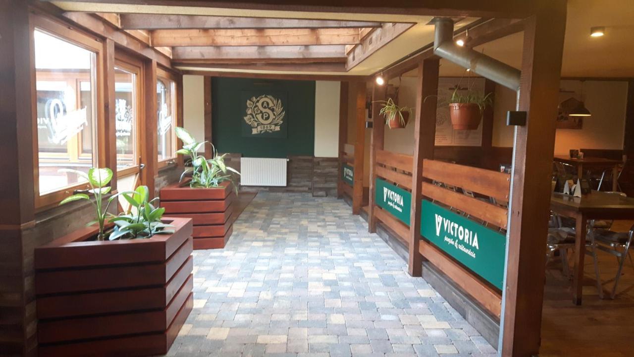 Victoria - Penzion & Restaurant Zvolen Exteriör bild