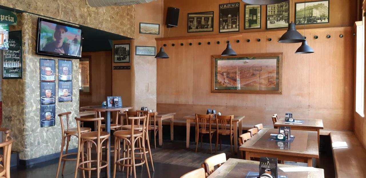 Victoria - Penzion & Restaurant Zvolen Exteriör bild